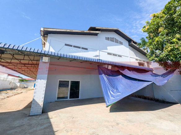 Prime Warehouses With Ample Land Space For Lease In Chak Angrae Area 20 Prime Warehouses With Ample Land Space For Lease In Chak Angrae Area