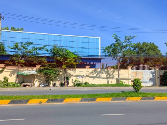 Prime Land With Warehouses For Lease Along A Major Business Road 18 Prime Land With Warehouses For Lease Along A Major Business Road