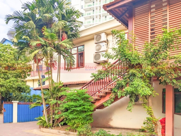 4-Bedroom Townhouse With Green Plants For Rent In Beung Tumpong Area 10 4-Bedroom Townhouse With Green Plants For Rent In Beung Tumpong Area